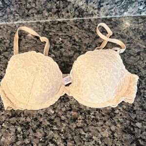 Victoria's Secret Lace Bra in Cream